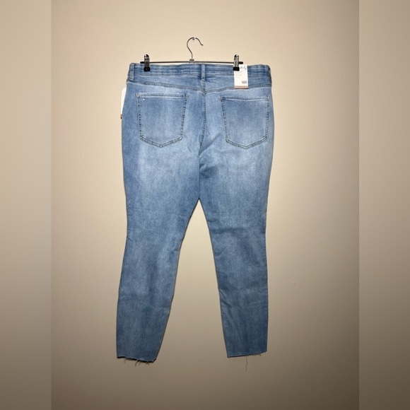 Wonderly Mid Rise Skinny Women’s Jeans - Picture 2 of 7